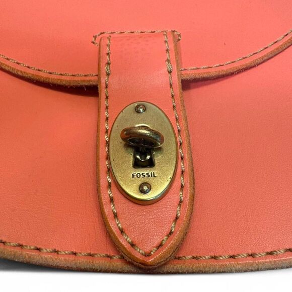 Fossil Austin Flap Salmon Genuine Leather Saddle Bag / Cross Body Purse - Picture 4 of 10